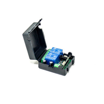 An 433MHz 24V 2 Channel Relay Module Wireless Remote Control Switch without Battery