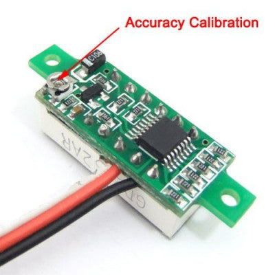 An 0.72 cm (0.28 inch) 0-100V Three Wire DC Voltmeter Red
