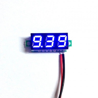 An 0.72 cm (0.28 inch) 3.5-30V Two Wire DC Voltmeter Blue