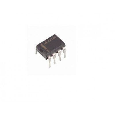 An MAX488 RS-485/RS-422 Line Driver/Receiver IC DIP-8 Package