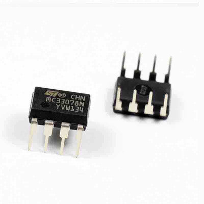 An MC33078 Dual High Speed Low Noise Op-Amp IC DIP-8  Package